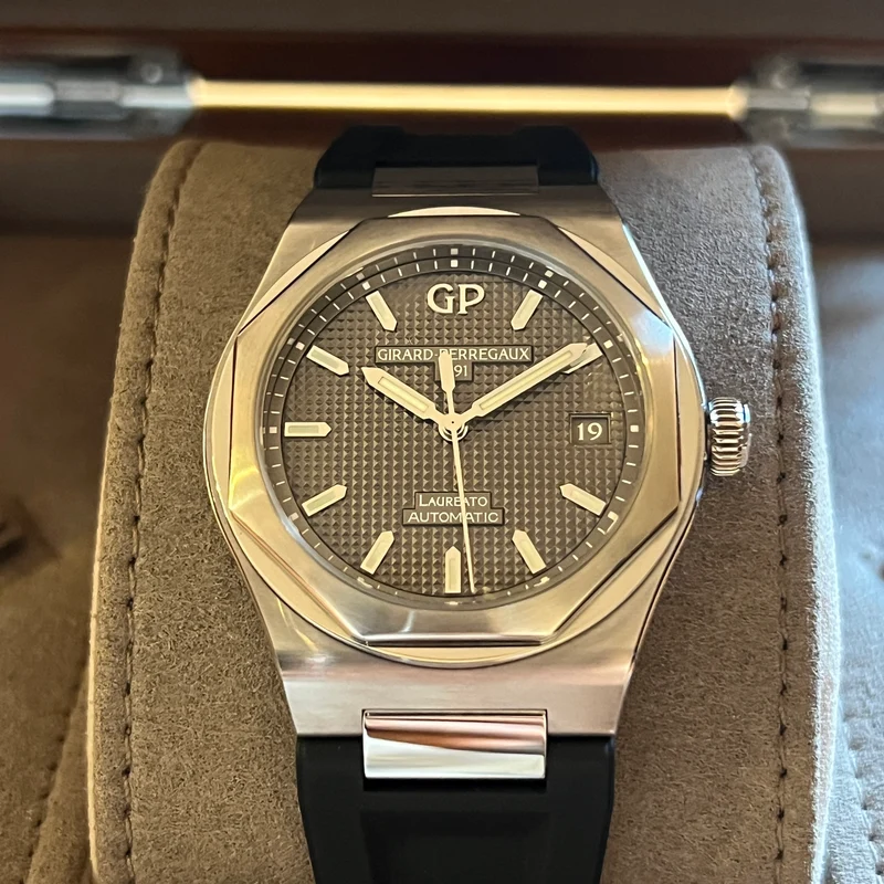 Girard-Perregaux Laureato 38 mm ensemble complet 81005-11-231-BB6A