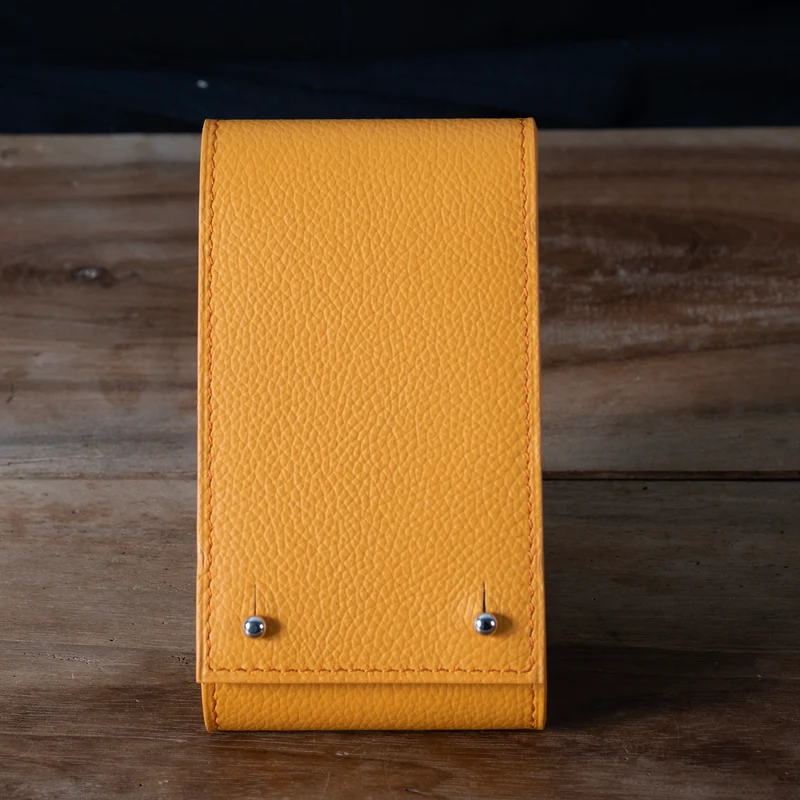 Etui une montre orange
