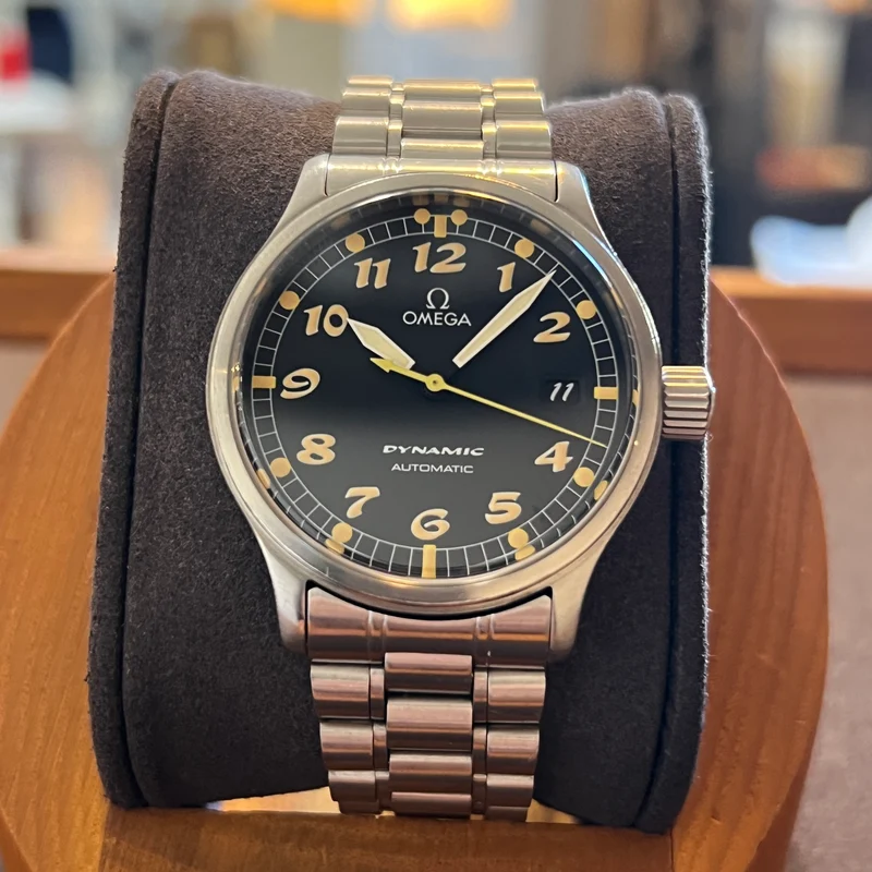 Omega Date dynamique, cadran noir 5200.50
