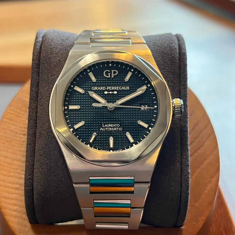 Girard Perregaux Laureato 2025 Ensemble Complet 81005-11-3460-1CM