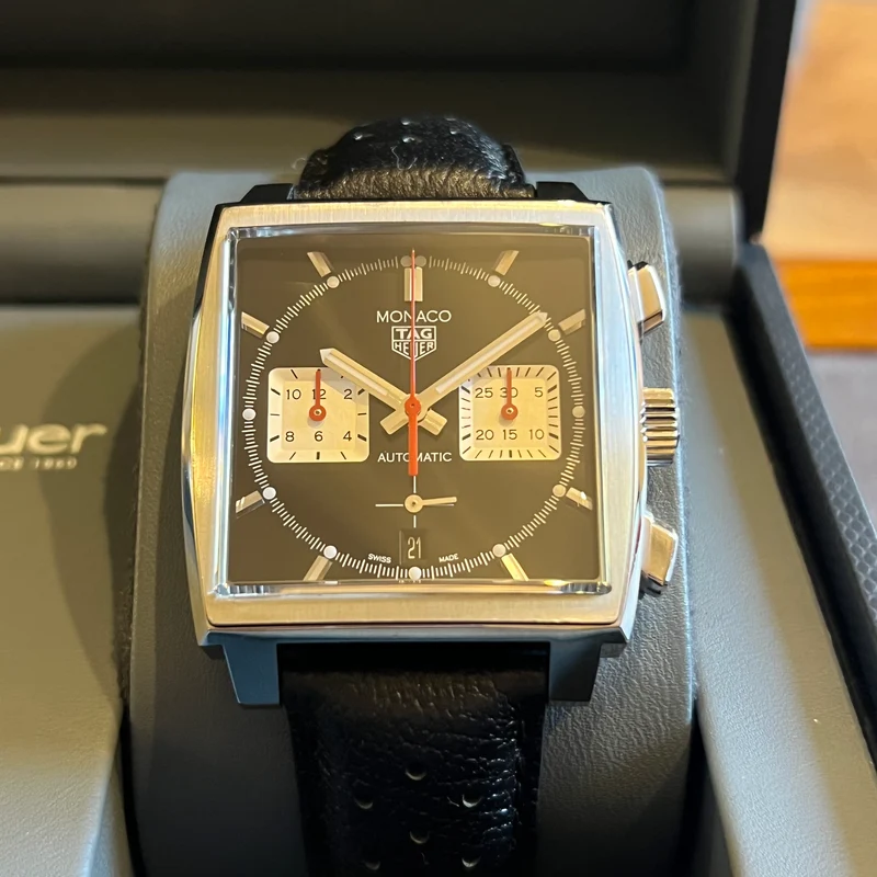 Montre chronographe automatique Tag Heuer Monaco, coffret complet CBL2113.FC6177
