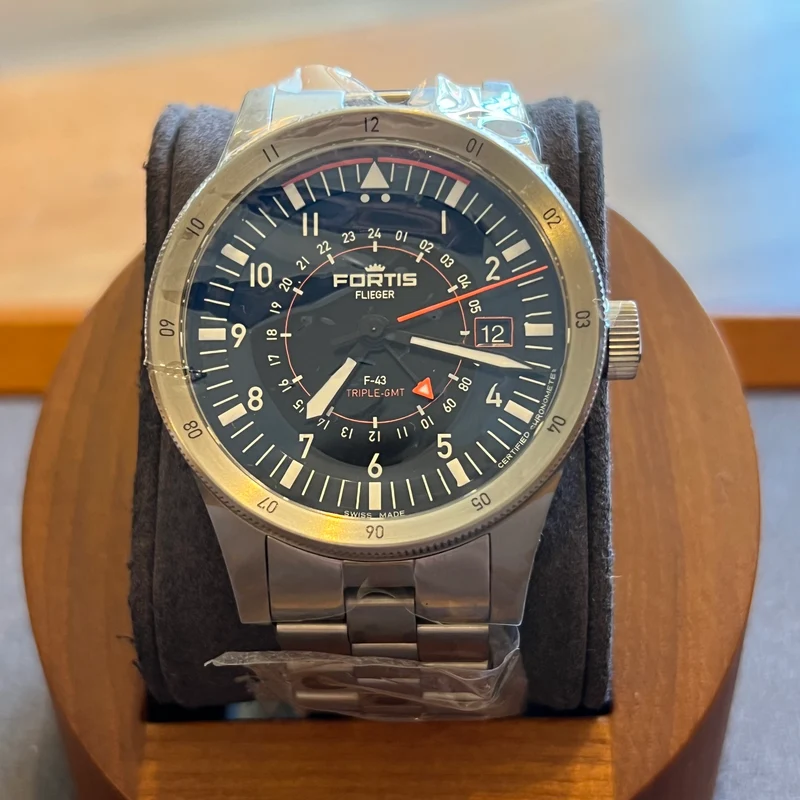 Fortis Montre Flieger F-43 Triple GMT avec boîtier en titane F426.0000