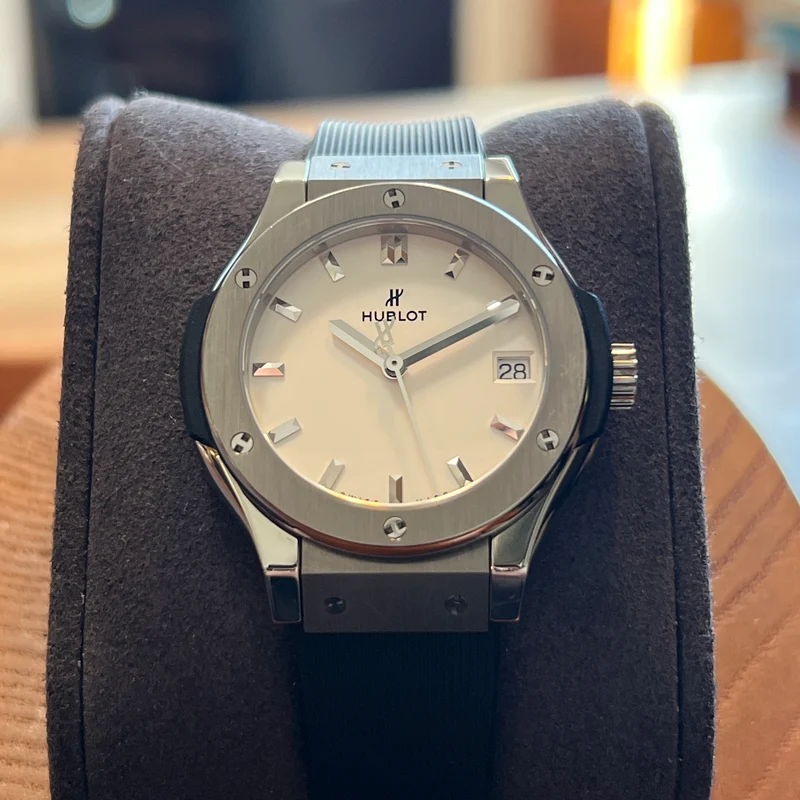 Hublot Classic Fusion Quartz Lady 581.NX.2611.RX