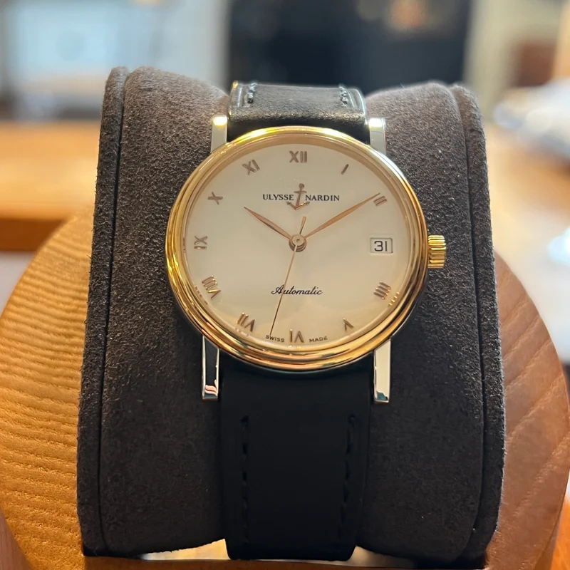 Ulysse Nardin Date automatique, lunette en or 135-22