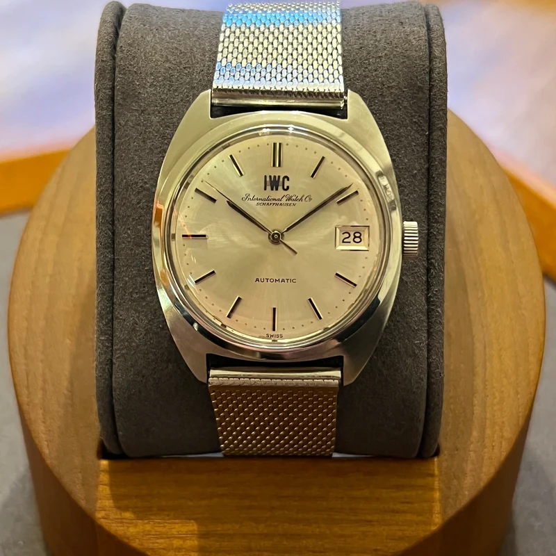 IWC Montre automatique vintage avec date et garantie 1827