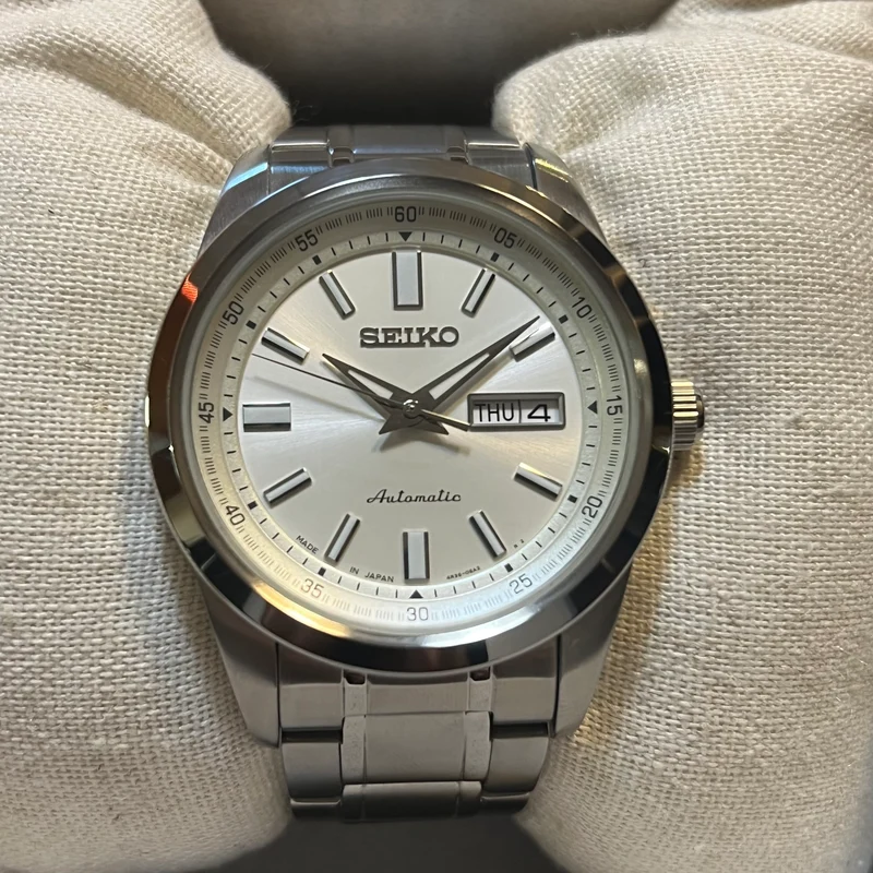 Seiko Cadran argenté Automatique Jour-Date 4R36-05Z0