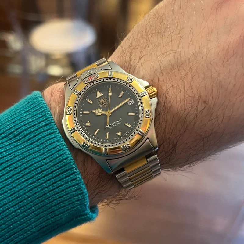 Montre à quartz Tag Heuer Professional 200M WF1122-K0