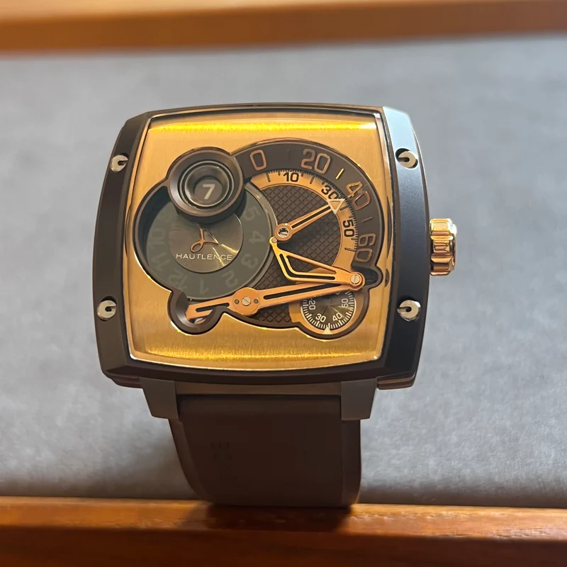 Montre Heures Sautantes Rétrogrades Hautlence HLS02