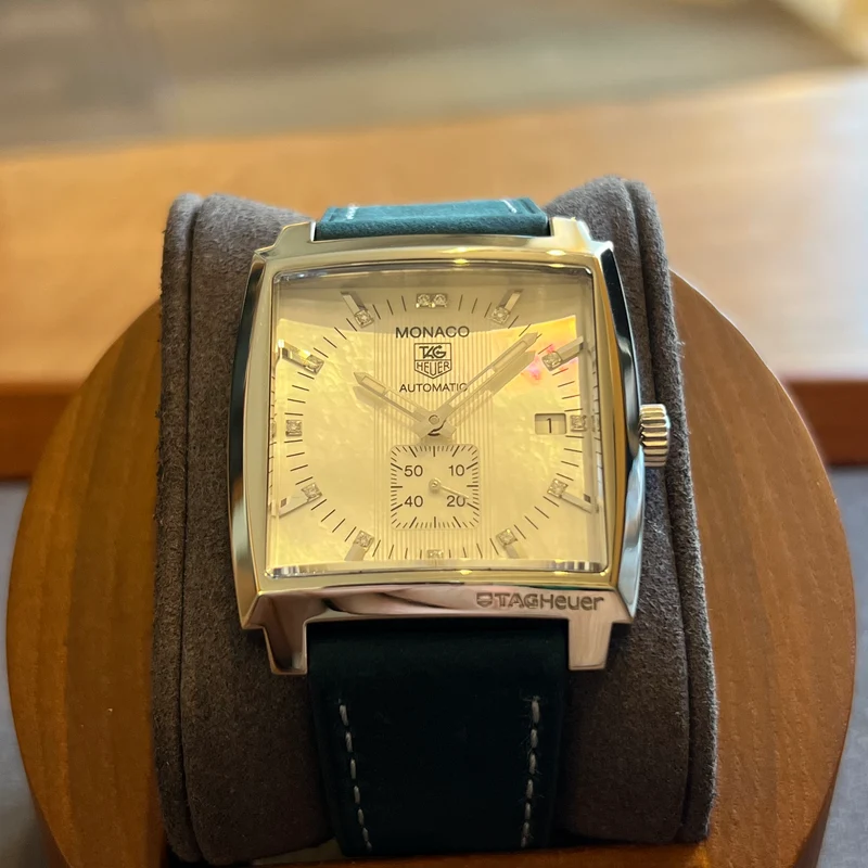 Montre automatique Tag Heuer Monaco avec cadran en nacre WW2113.FC6215