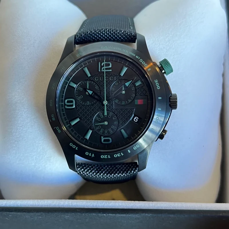 Gucci Coffret complet chronographe G-Timeless 03/2023 126.2