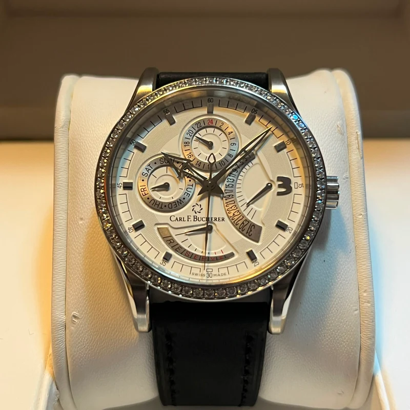Carl F. Bucherer Manero, lunette sertie de diamants, référence 10901.08