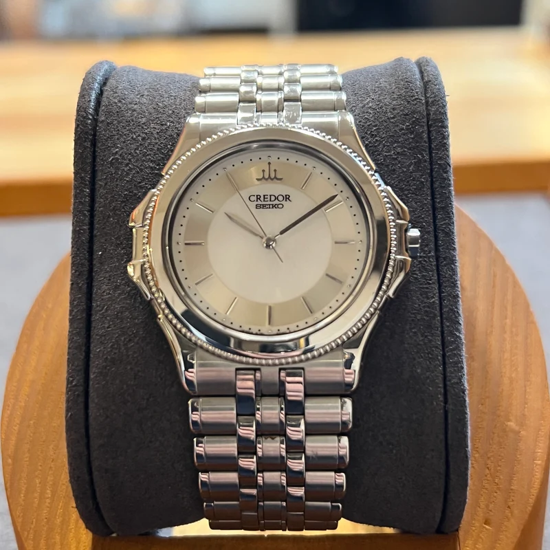Seiko Lunette en or blanc Credor Pacific 8J81-6A20