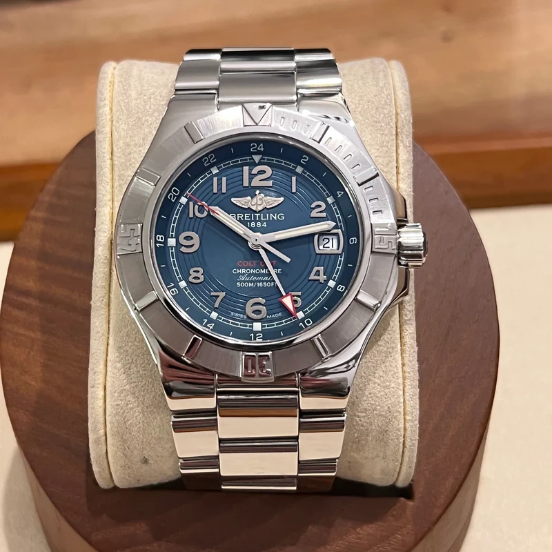 Montre Breitling Colt GMT avec cadran bleu complet A32370