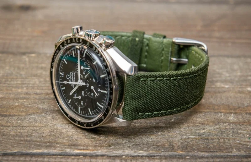 Sailcloth, Cordura military grade watch strap, Quick-release spring bars are installed, lined with Lorica eco-leather by FinWacthStraps®