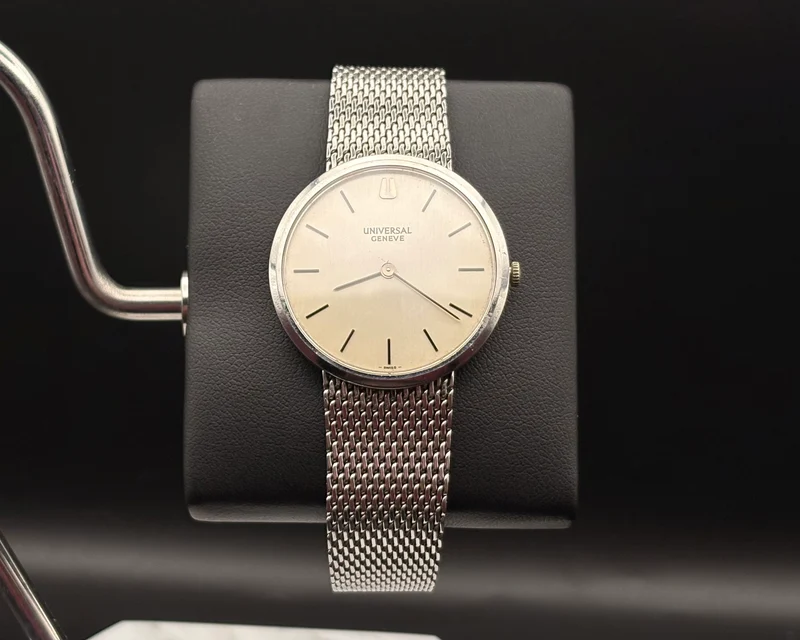 Universal Genève Réf. 842123