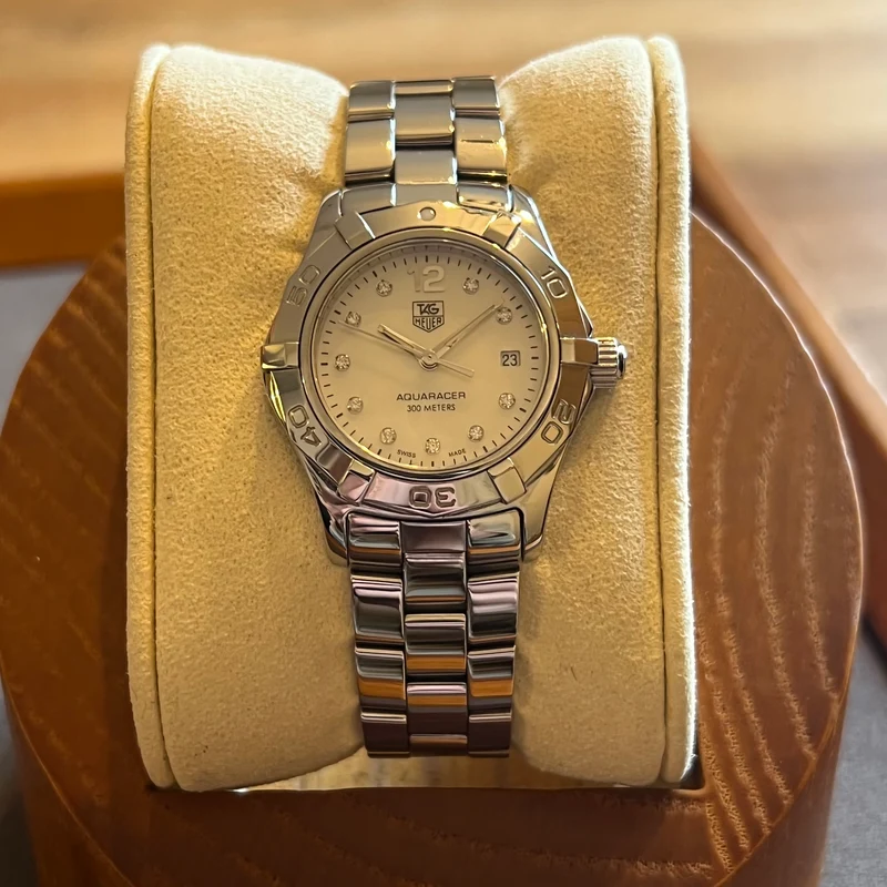 Montre Tag Heuer Aquaracer avec cadran en nacre WAF1415
