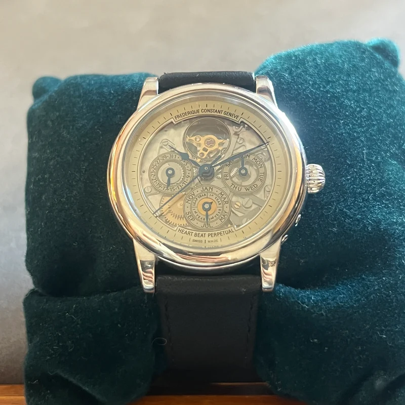 Calendrier perpétuel Frederique Constant en or blanc FC-710X38