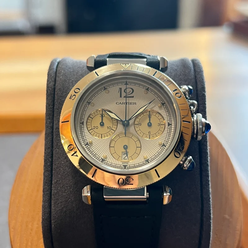 Chronographe Cartier Pasha, lunette en or 1032