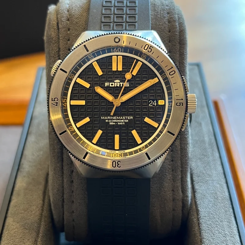 Fortis Montre Marinemaster M-44 avec cadran noir, ensemble complet F8120017