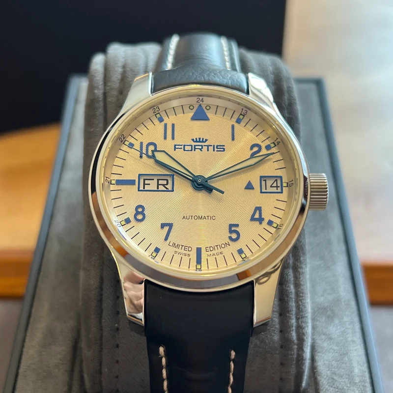 Fortis Coffret complet Flieger Day-Date en édition limitée 700.20.92