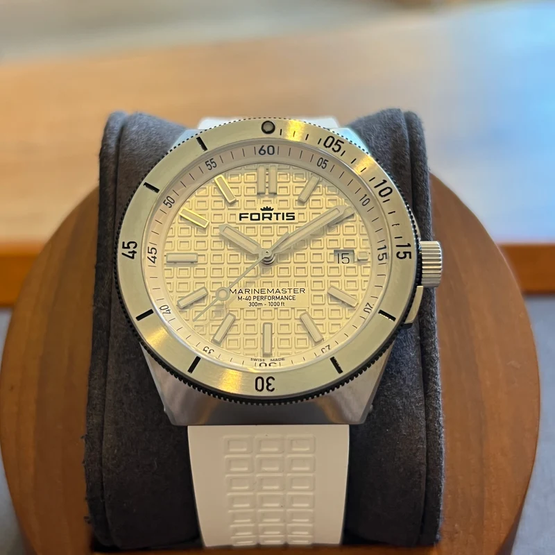 Fortis Bracelet blanc Marinemaster M-40 F812.0009
