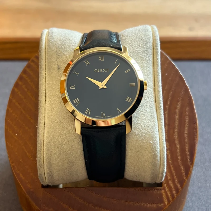 Gucci Cadran noir Quartz 2200M