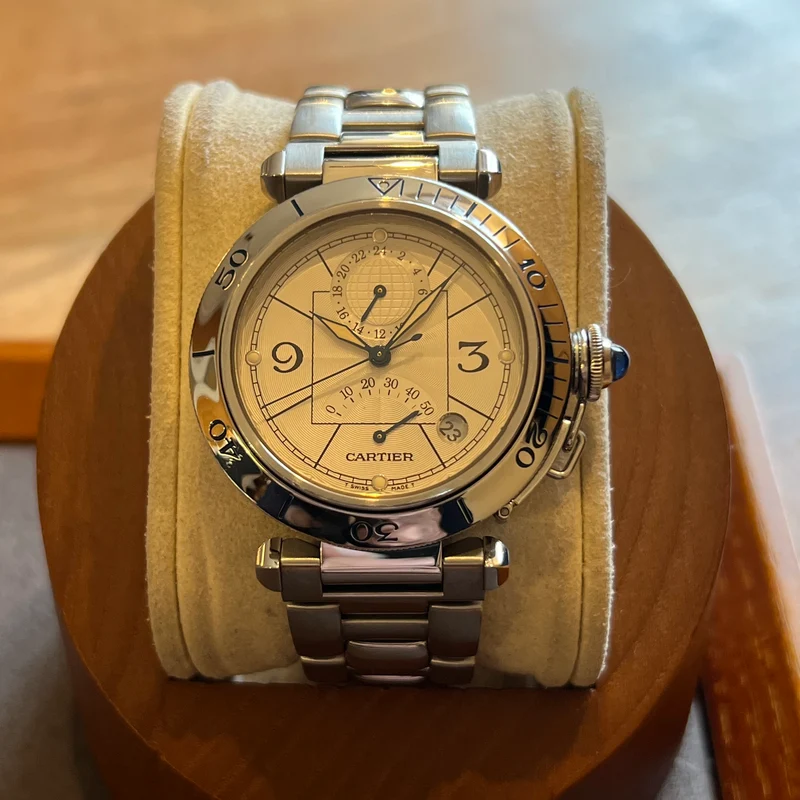 Montre Pasha de Cartier avec réserve de marche automatique W31037H3